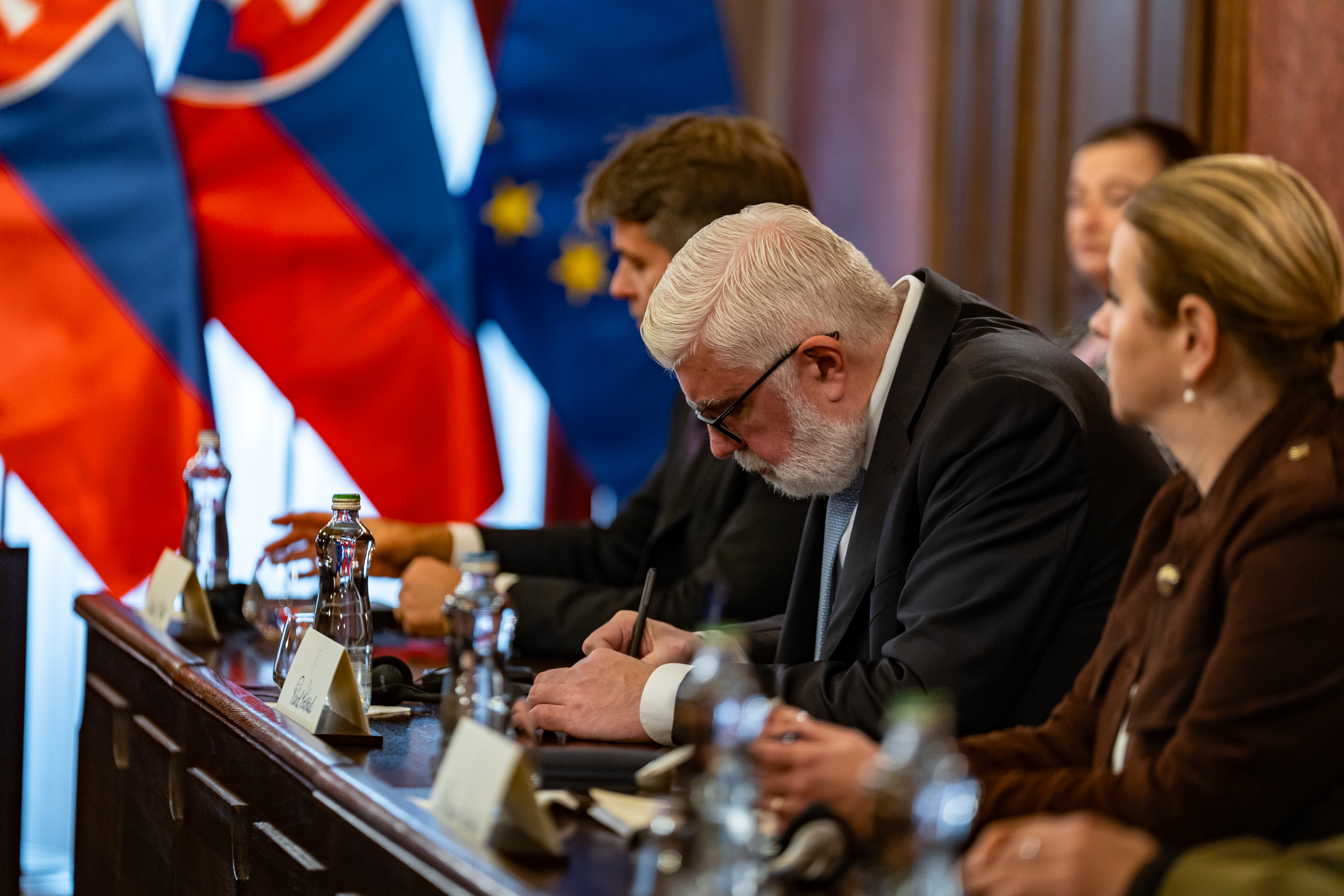 Spolocne rokovanie clenov vlad Slovenskej republiky a Ukrajinyr-31